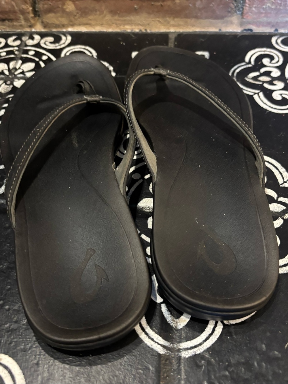 OluKai Black Women's Thong Sandals with Contrast Stitching